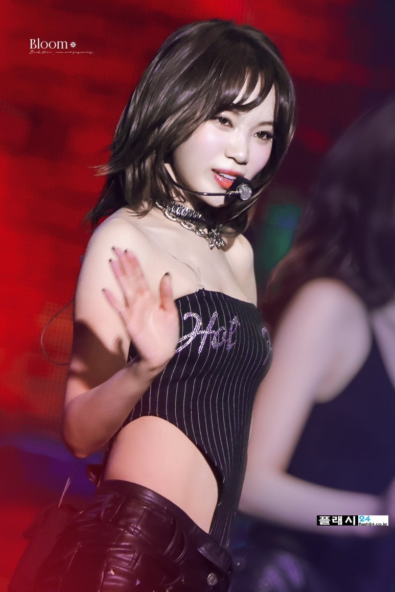 250419-Chaewon-at-EASY_CRAZY_HOT-Concert-D1-16.jpg