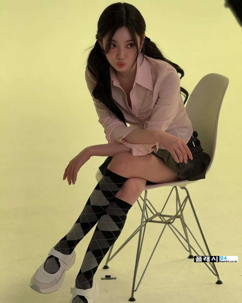 250501-Ningning-IG-4.jpg