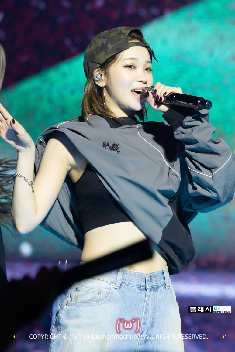250419-Chaewon-at-EASY_CRAZY_HOT-Concert-D1-13.jpg