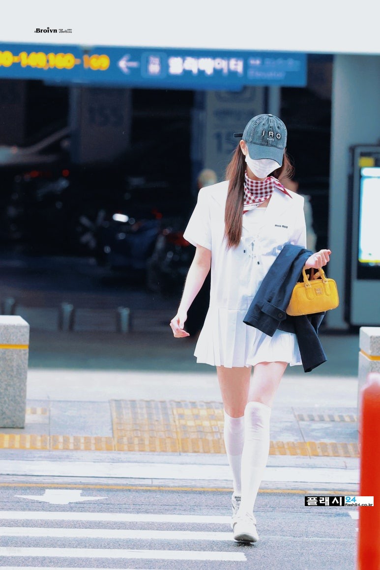 250419-Wonyoung-at-ICN-departure-8.jpg