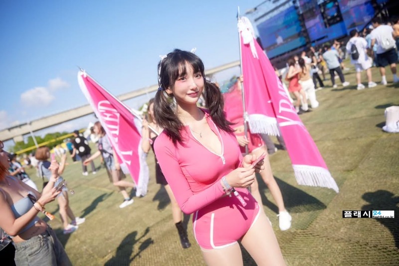 두툼한 전 치어리더 레이싱 모델 이다연