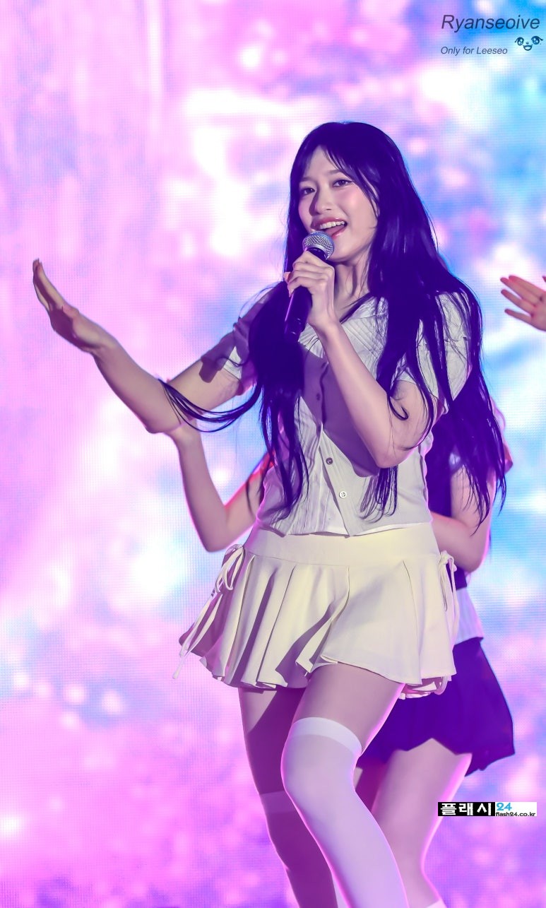 250504-Leeseo-at-LIV-Golf-Korea-Concert-4.jpg