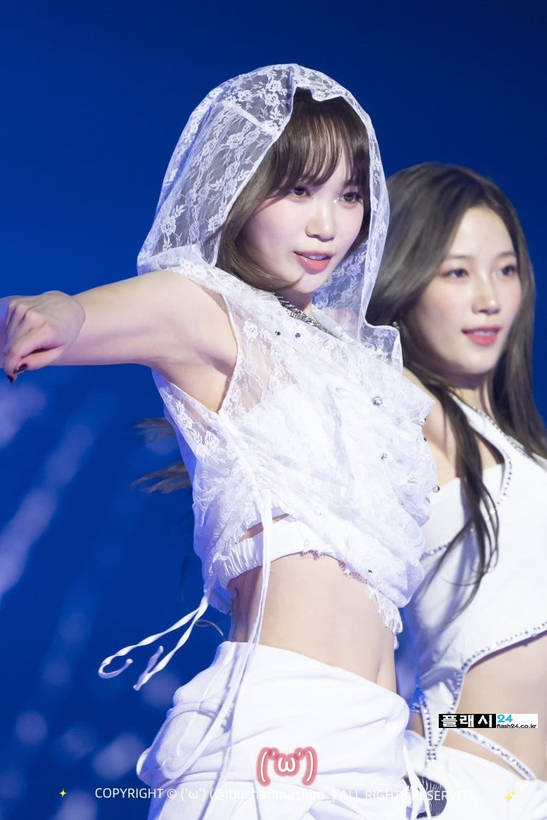 250419-Chaewon-at-EASY_CRAZY_HOT-Concert-D1-14.jpg