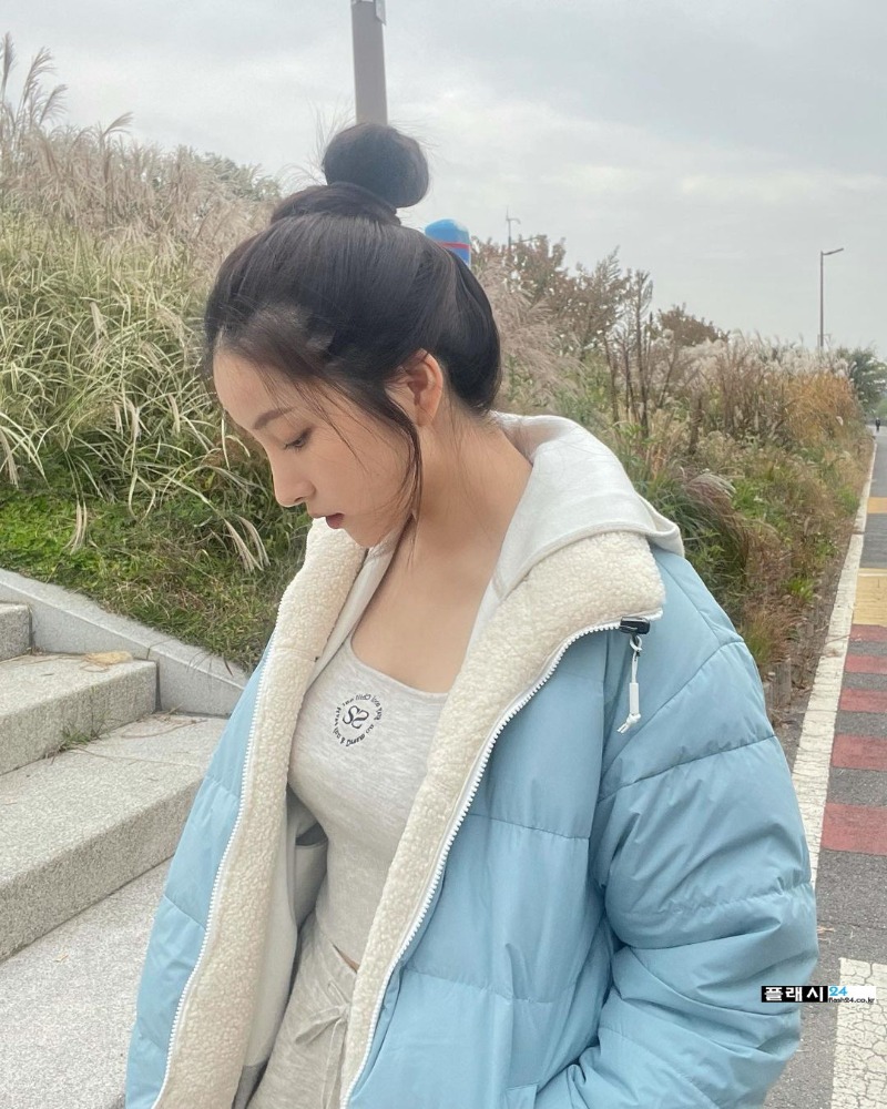 회색 트레이닝복입고 운동나온 여자친구 소원