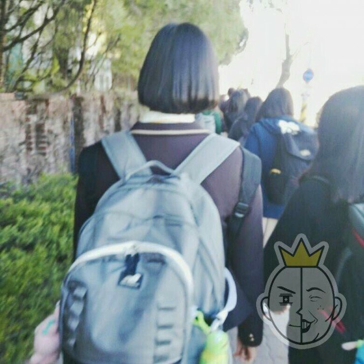 Internet_20250618_080816_2.jpeg 여자 고등학생의 숨막히는 뒷태 .jpg