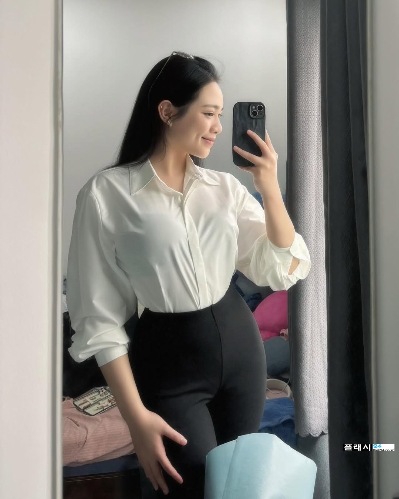 탐나는 여직원 하체 라인