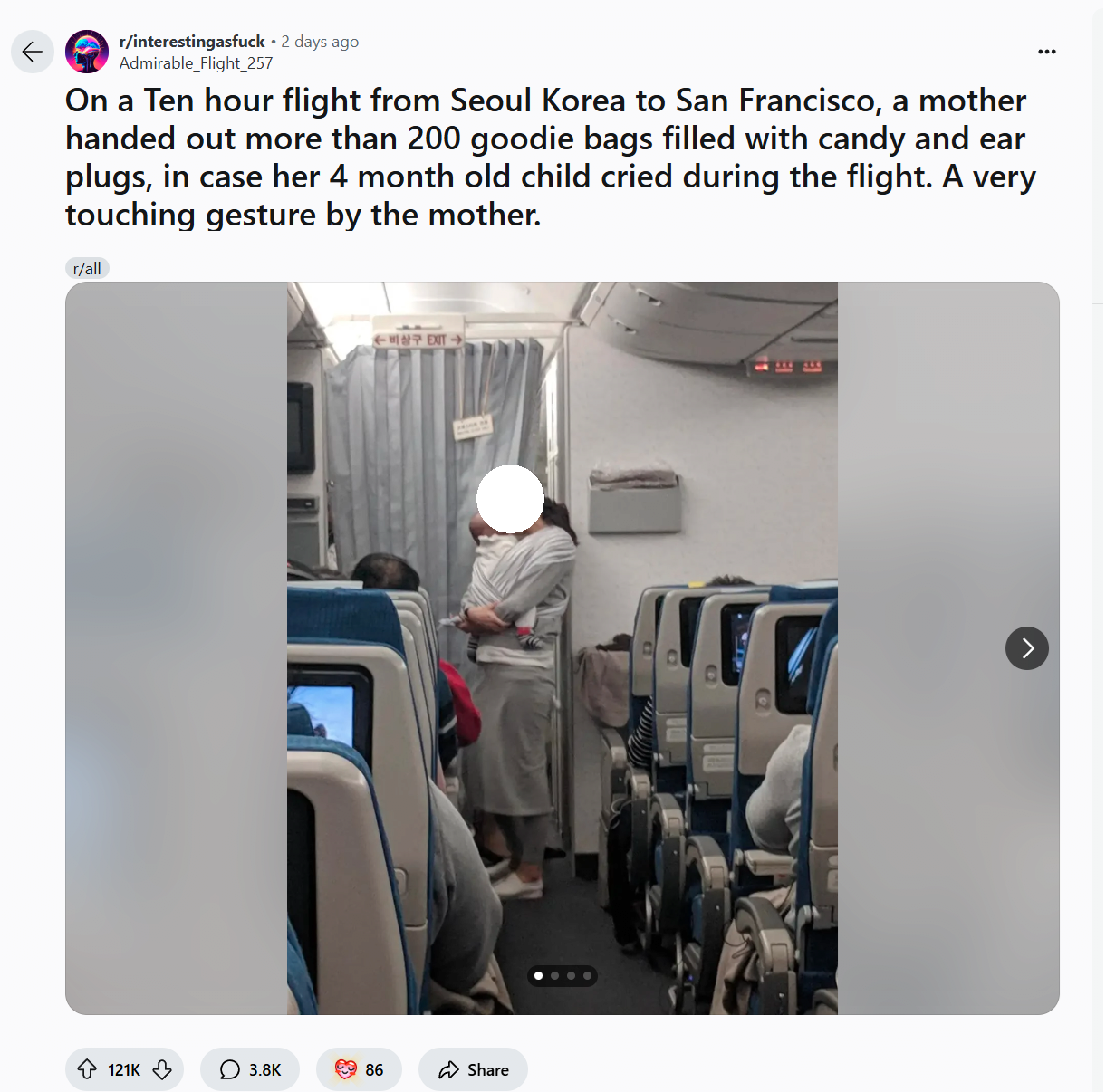 레딧에 올라온 비행기에 4개월 아기 데리고